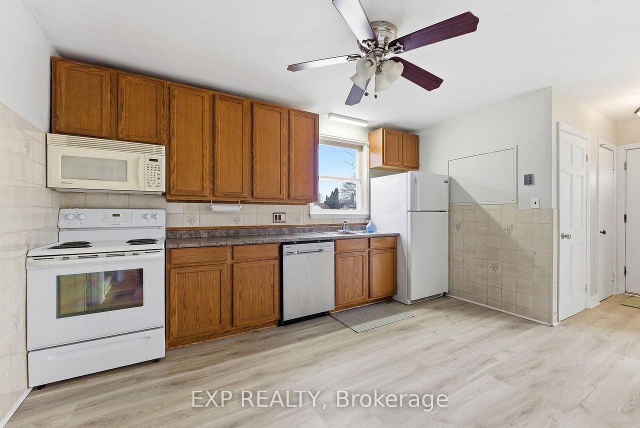 8 Reynolds Crescent - Photo 3 of 15