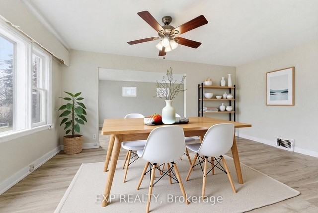 8 Reynolds Crescent - Photo 6 of 15