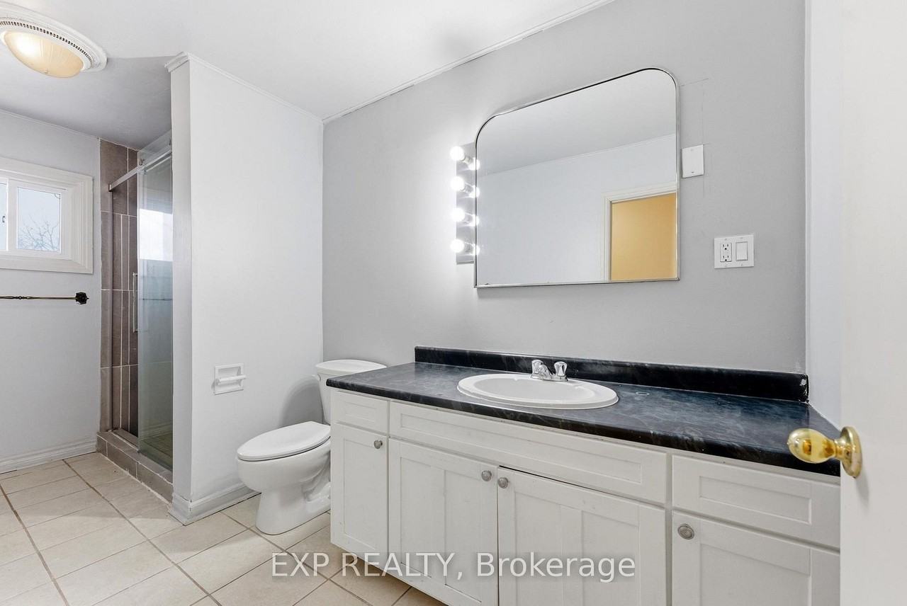 8 Reynolds Crescent - Photo 7 of 15