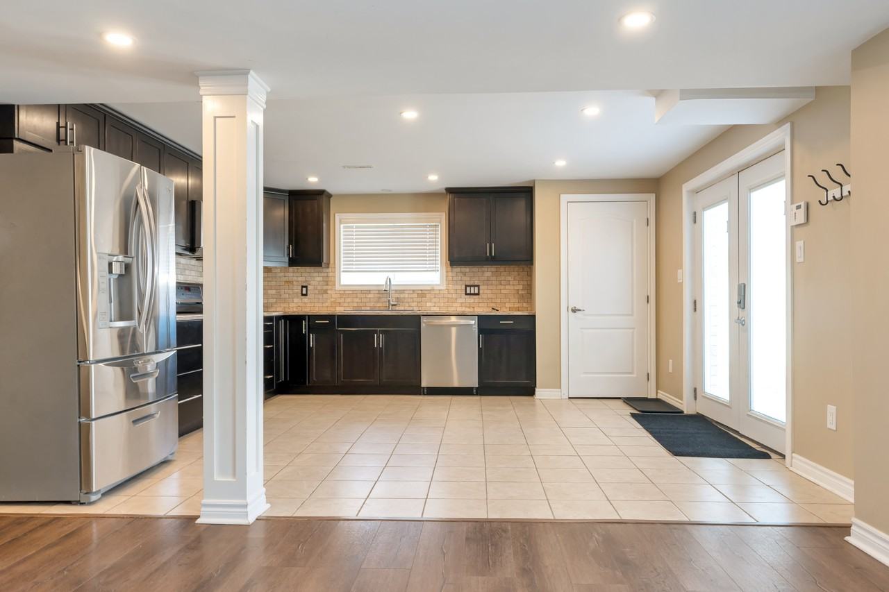 2 Humber St, Barrie, ON L4N 5S4, Canada - Photo 2 of 10