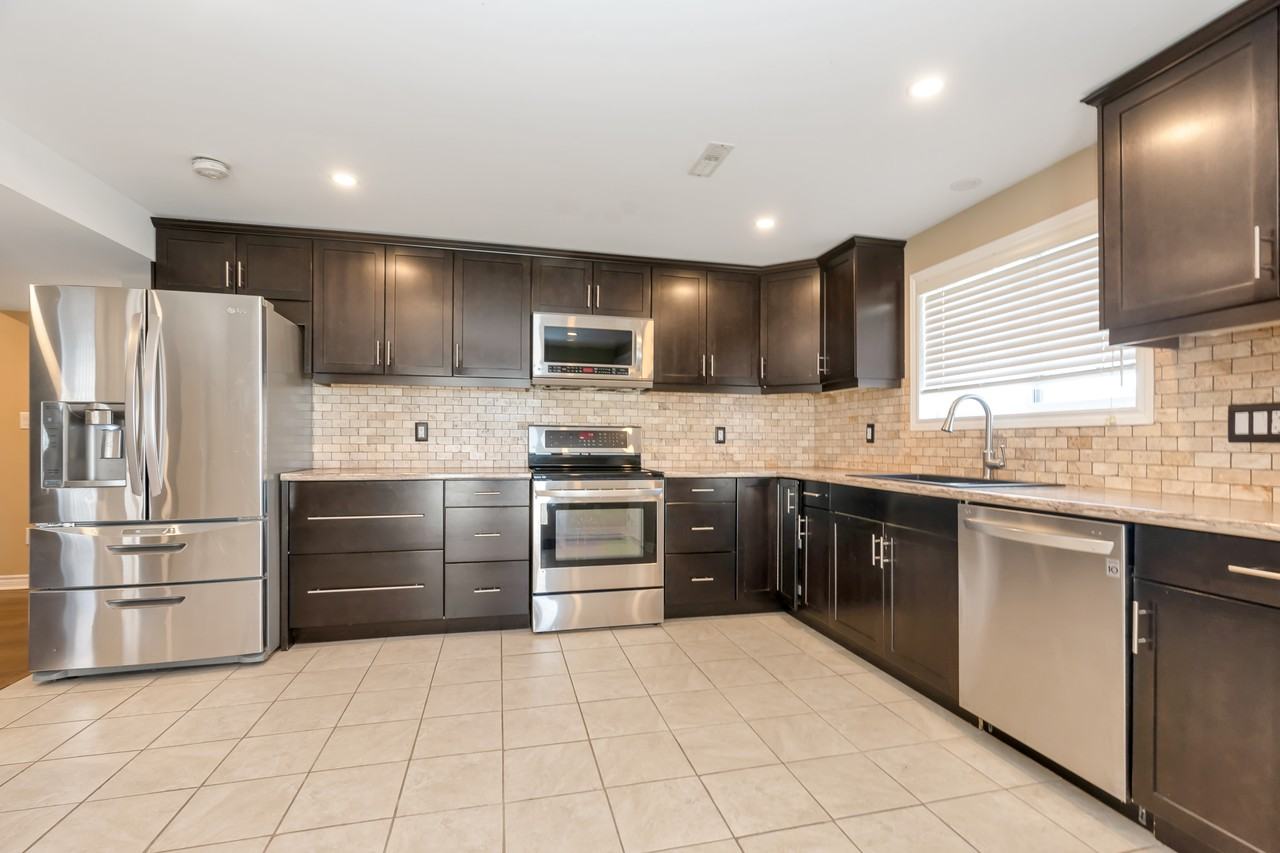 2 Humber St, Barrie, ON L4N 5S4, Canada - Photo 3 of 10