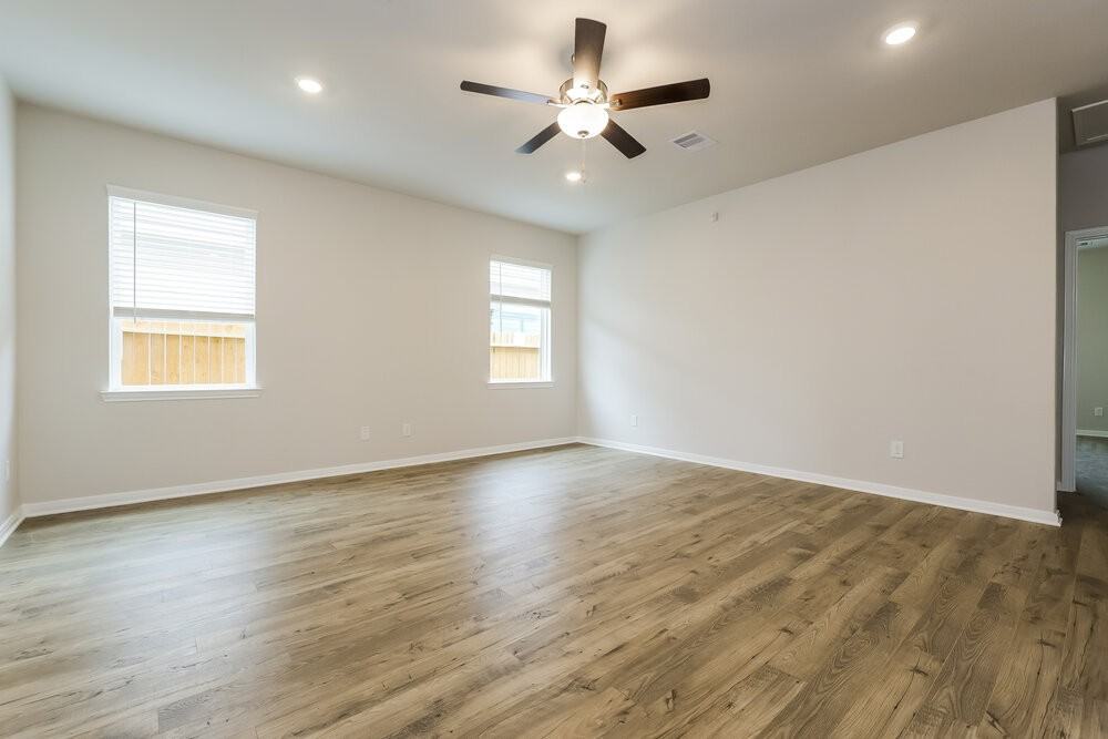 16435 Honeysuckle Hill Dr - Photo 4 of 17