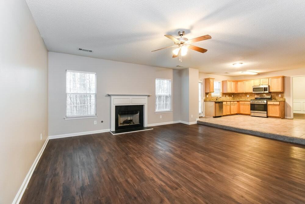 187 Baywood Xing - Photo 4 of 17
