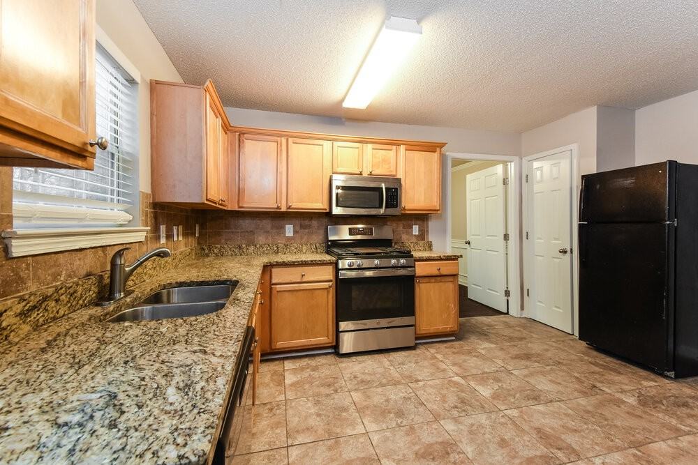 187 Baywood Xing - Photo 7 of 17