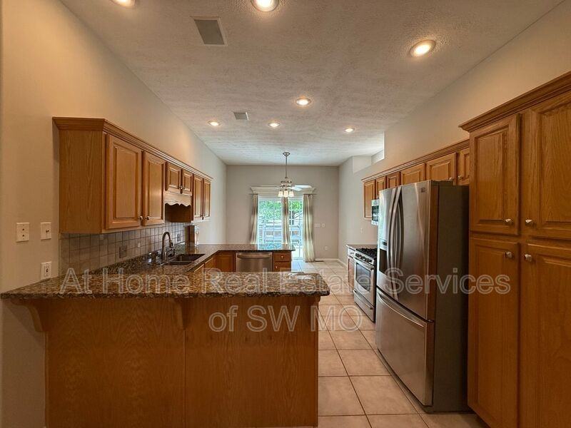 144 S Cedar Heights Dr - Photo 3 of 15