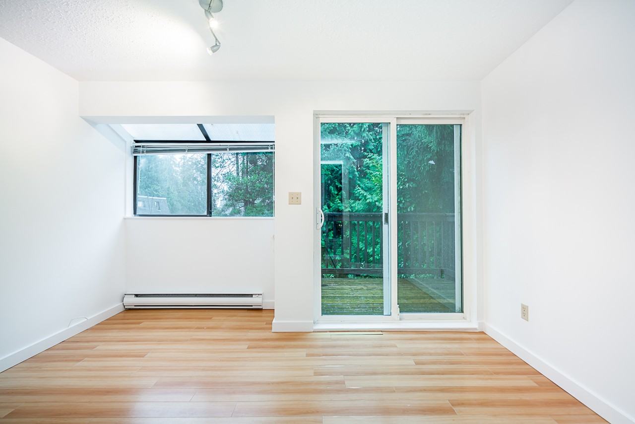 261 Osborne Road East - Photo 6 of 13