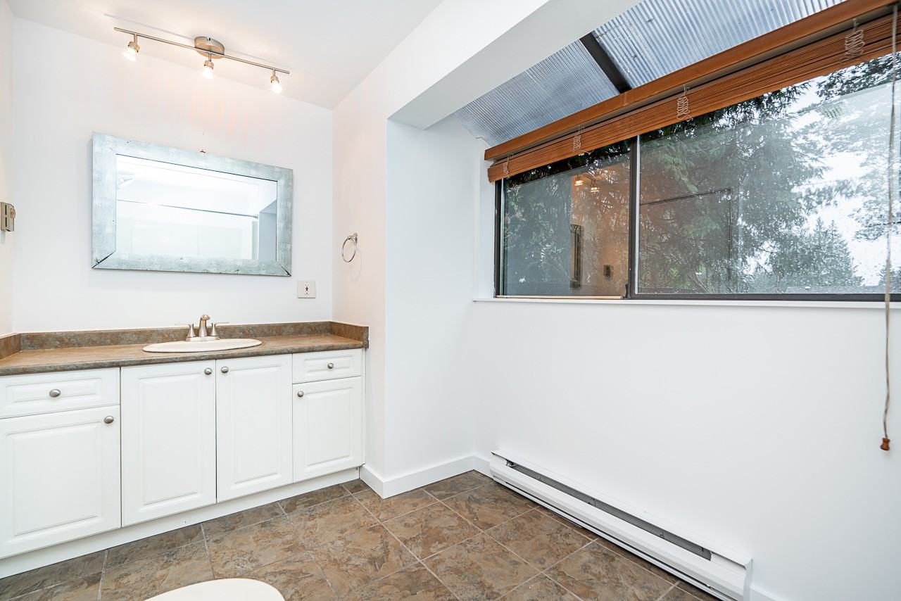 261 Osborne Road East - Photo 7 of 13