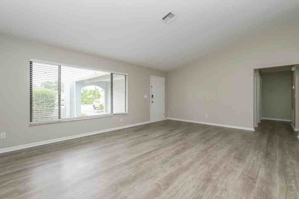 10142 Bannister St - Photo 5 of 19