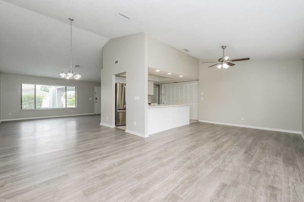 10142 Bannister St - Photo 6 of 19