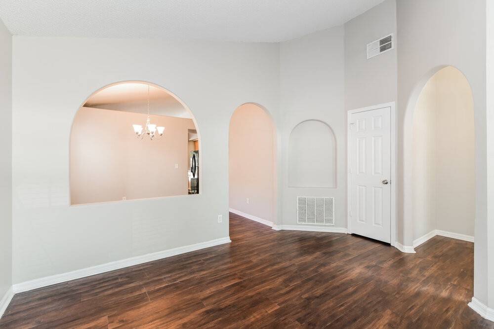 16329 Coopers Hawk Ave - Photo 4 of 16