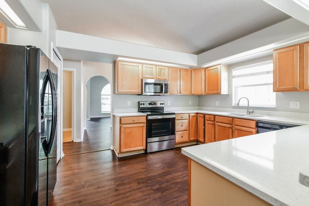 16329 Coopers Hawk Ave - Photo 6 of 16