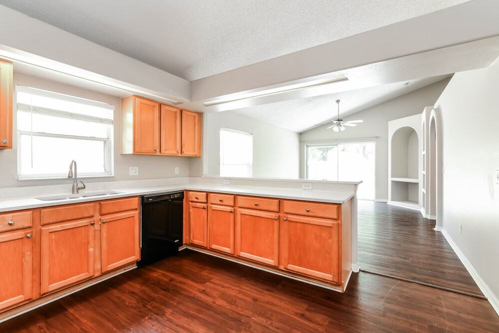 16329 Coopers Hawk Ave - Photo 7 of 16