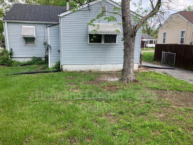 7804 Utica Dr - Photo 2 of 16