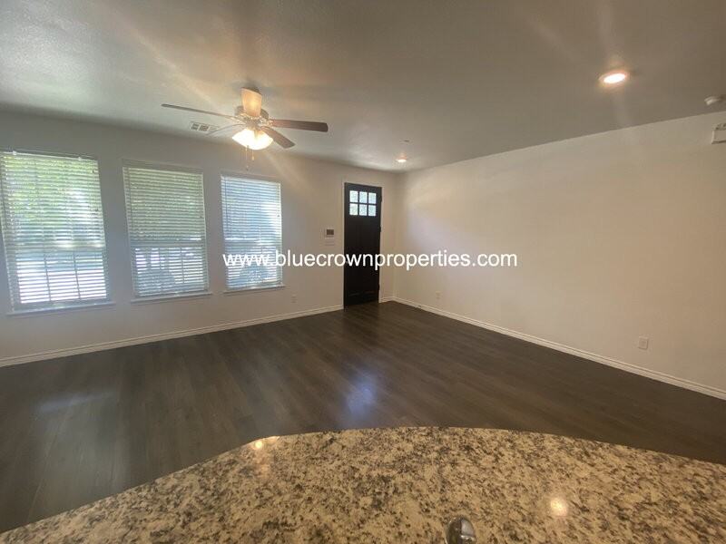 2431 Klamath Dr - Photo 4 of 20