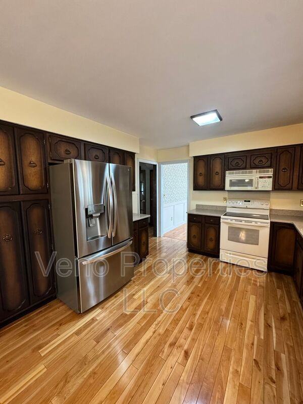 23 Glenwood Dr - Photo 4 of 34