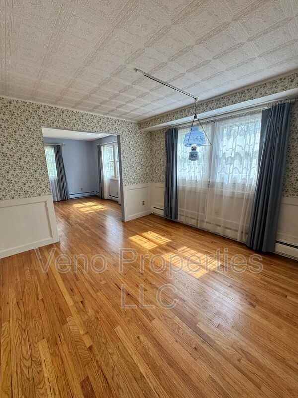 23 Glenwood Dr - Photo 5 of 34