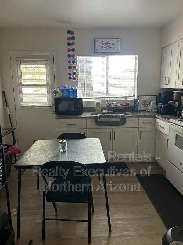 2920 N Center St #7 - Photo 6 of 9