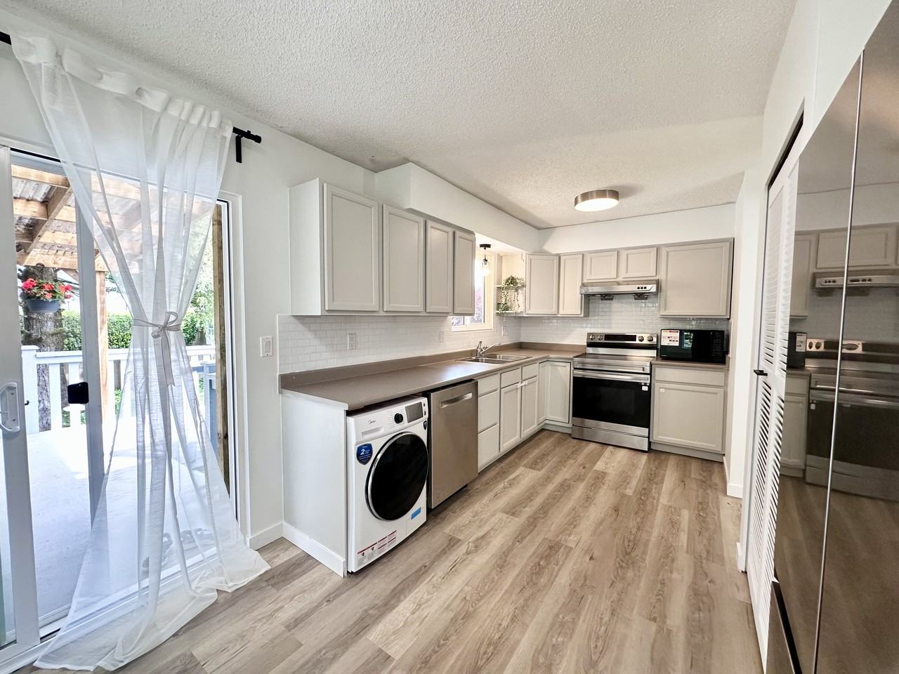 3213 Salt Spring Avenue - Photo 6 of 22