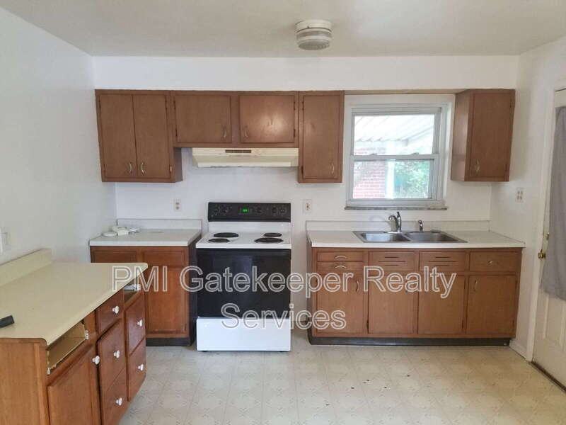 9128 Orangewood Dr - Photo 2 of 15