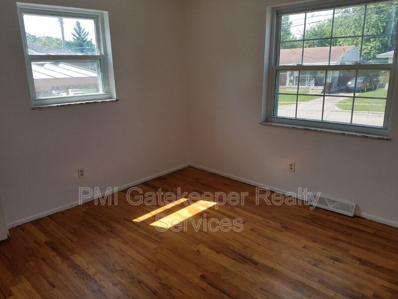 9128 Orangewood Dr - Photo 6 of 15