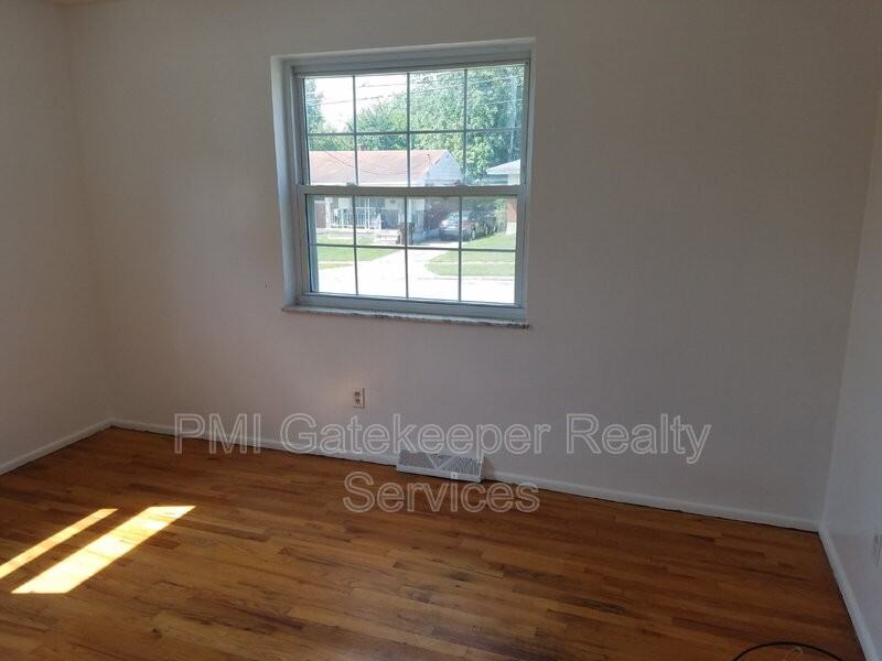 9128 Orangewood Dr - Photo 7 of 15