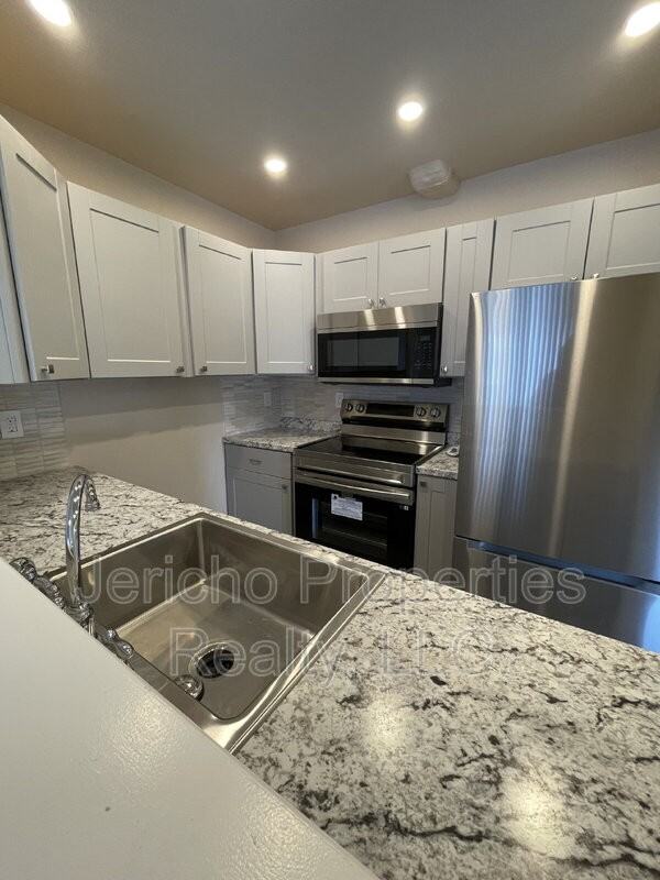11880 W Independence Ave - Photo 2 of 18