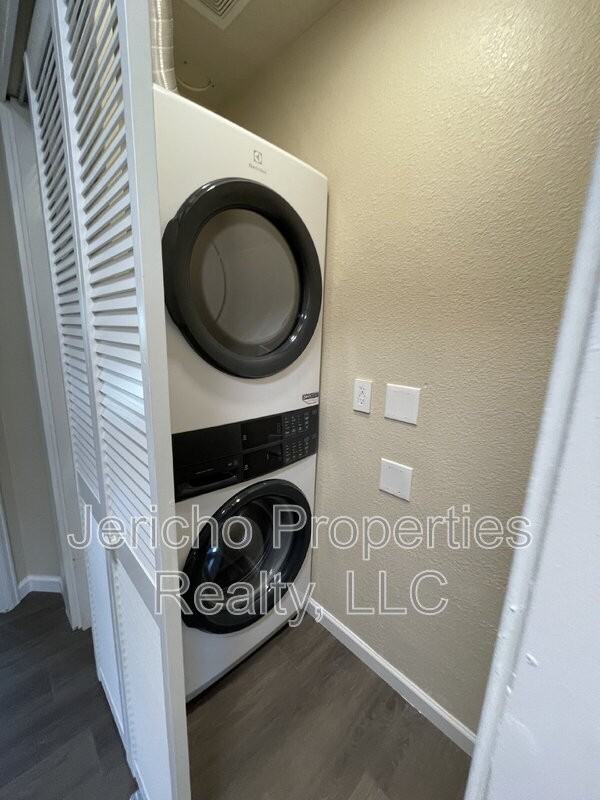 11880 W Independence Ave - Photo 4 of 18