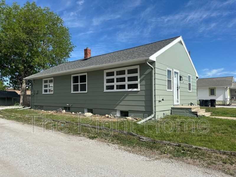 4525 N 70th St - Photo 2 of 18