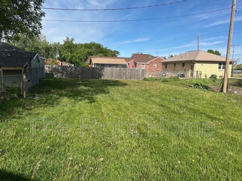 4525 N 70th St - Photo 5 of 18