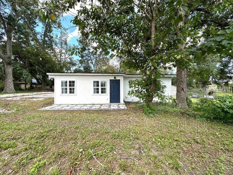 8054 Graff Ln - Photo 3 of 17