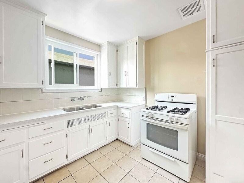 3620 Carmona Ave #C - Photo 6 of 10