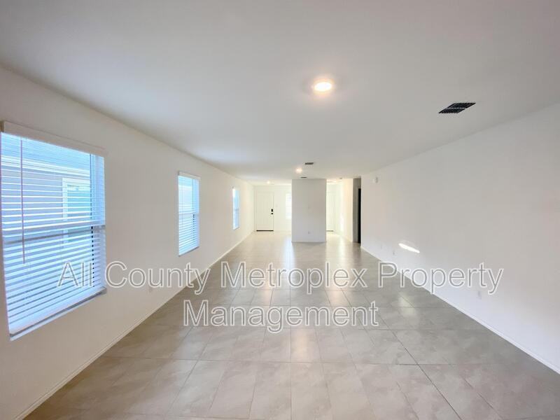 3608 Sweetbay St - Photo 2 of 14