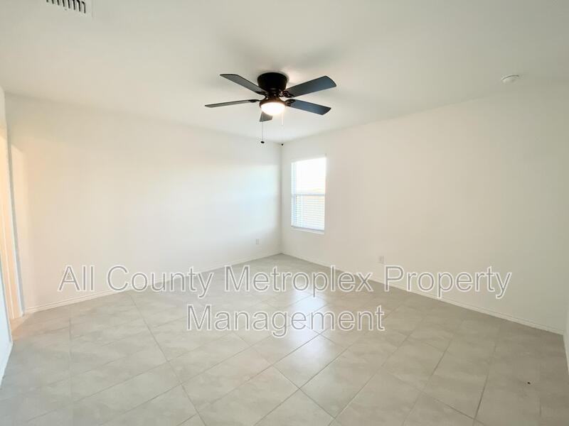 3608 Sweetbay St - Photo 3 of 14