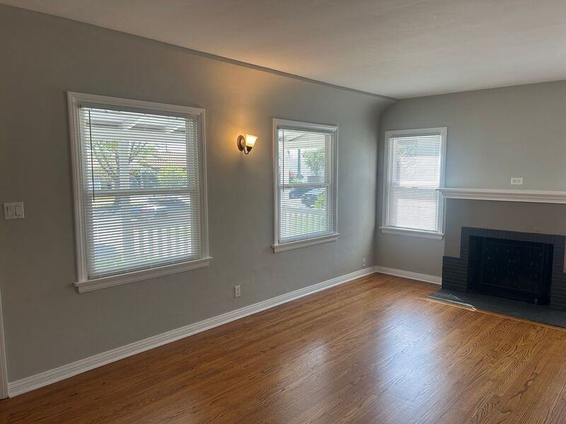 825 N Frederic St - Photo 3 of 29