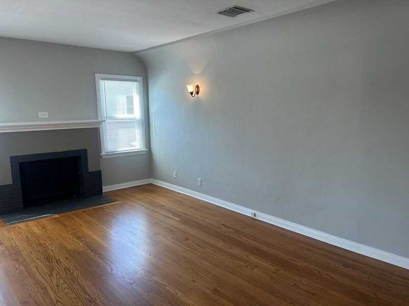 825 N Frederic St - Photo 4 of 29