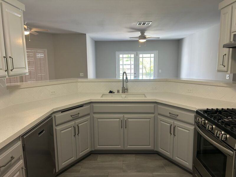 825 N Frederic St - Photo 5 of 29