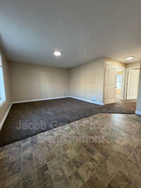 245 Opal Ct #2E - Photo 3 of 16