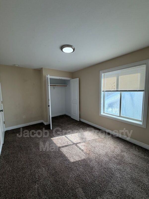 245 Opal Ct #2E - Photo 6 of 16