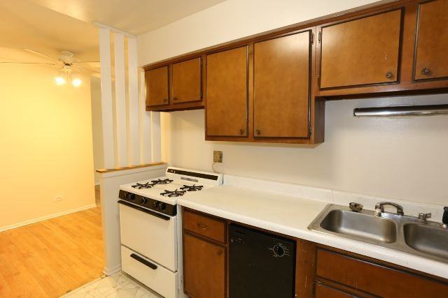 660 W Wrightwood Ave #206 - Photo 4 of 17