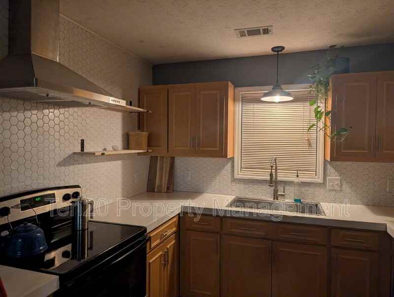 1914 Tranquil Ln - Photo 2 of 5
