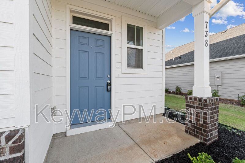 738 Woodvine Dr - Photo 4 of 26