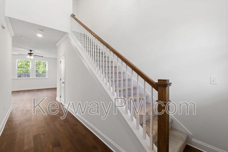 738 Woodvine Dr - Photo 5 of 26