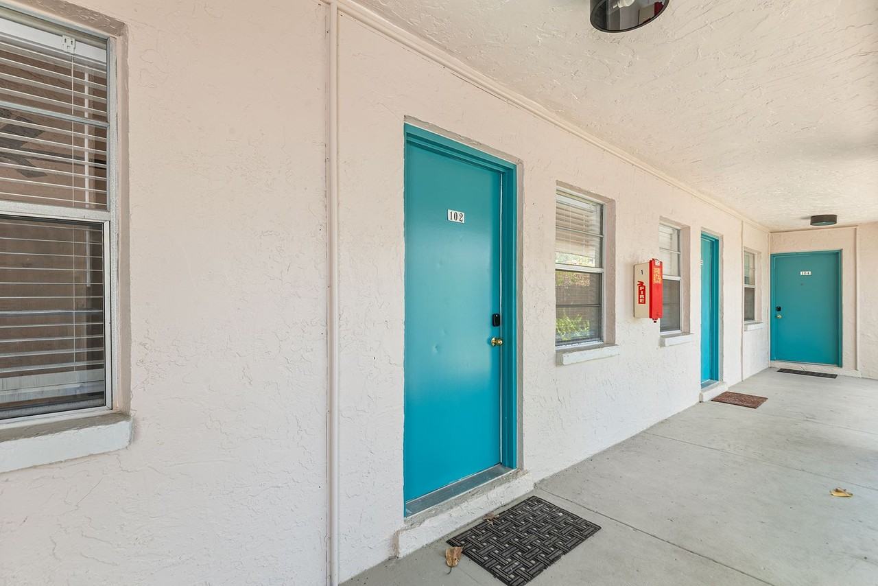 555 62nd St S - Photo 2 of 12