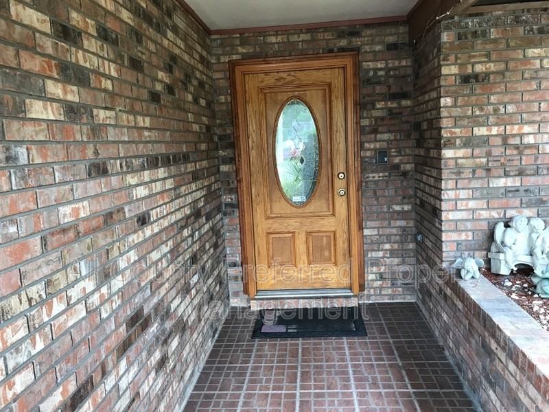 237 Emerson Dr Nw - Photo 2 of 19