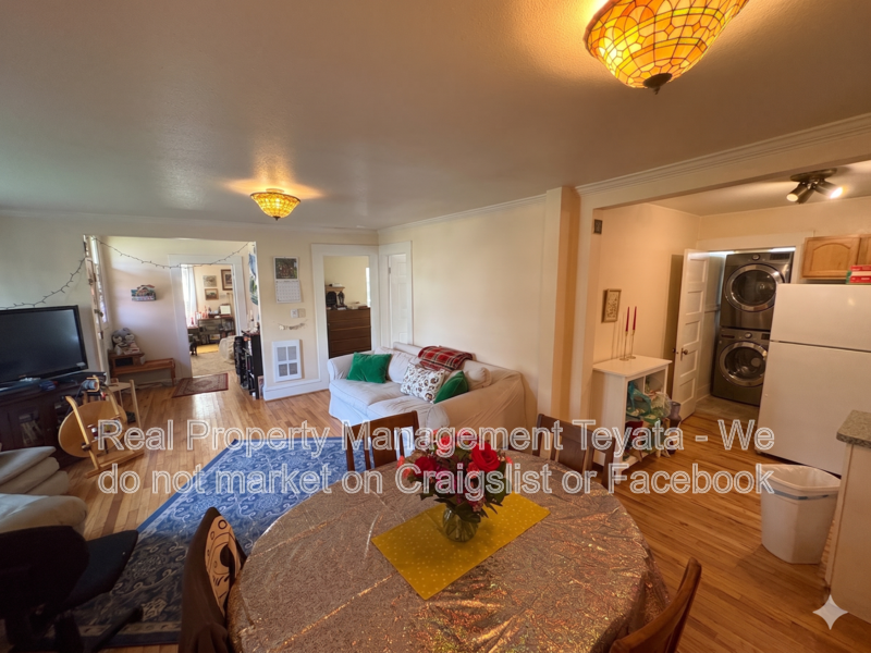 1405 Halleck St - Photo 3 of 12