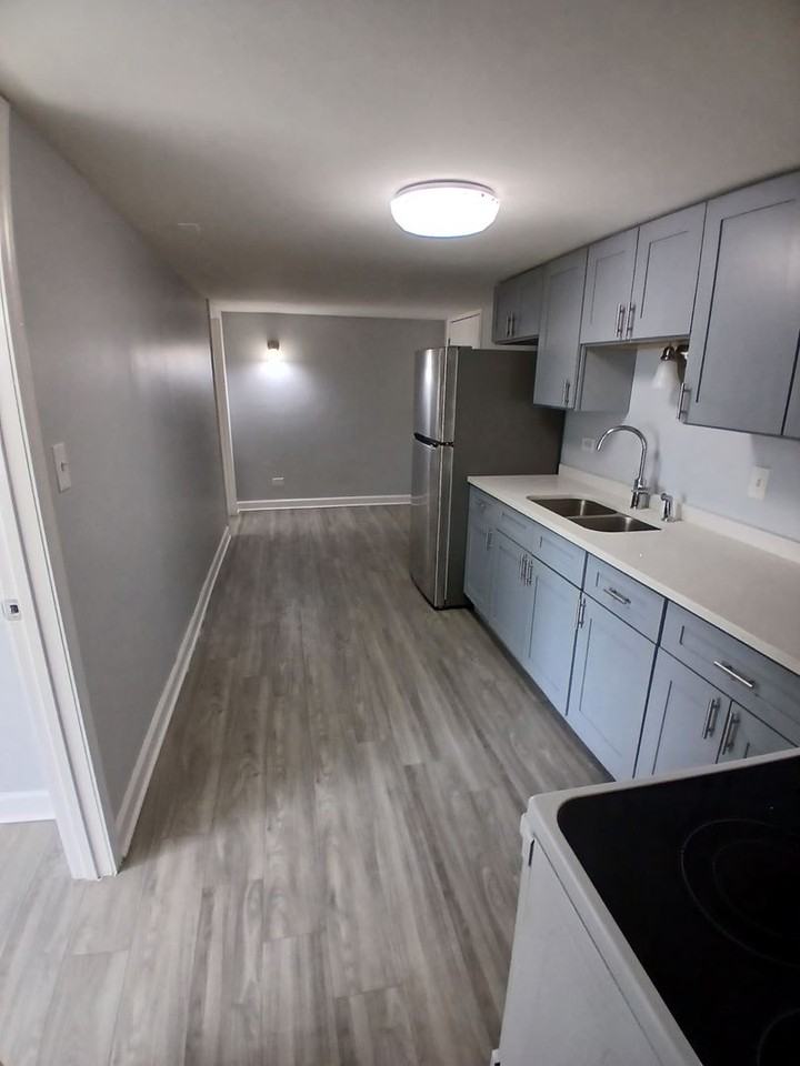 Summit Apartments - Photo 5 of 19