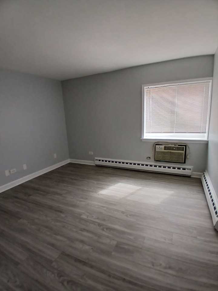 Summit Apartments - Photo 7 of 19