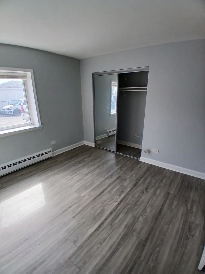 Comfortable Apartment Living in Summit, IL - Photo 7 of 11