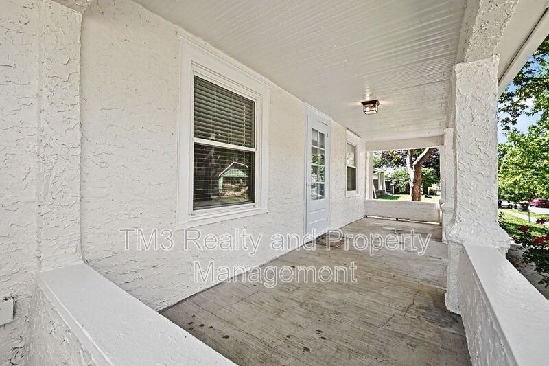 6015 Cherry St - Photo 3 of 17