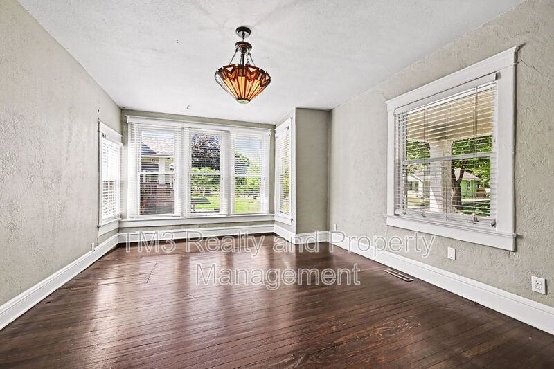 6015 Cherry St - Photo 6 of 17